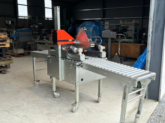 Soco T10 Case Sealer Infeed Outfeed Gravity Conveyors Pic 01
